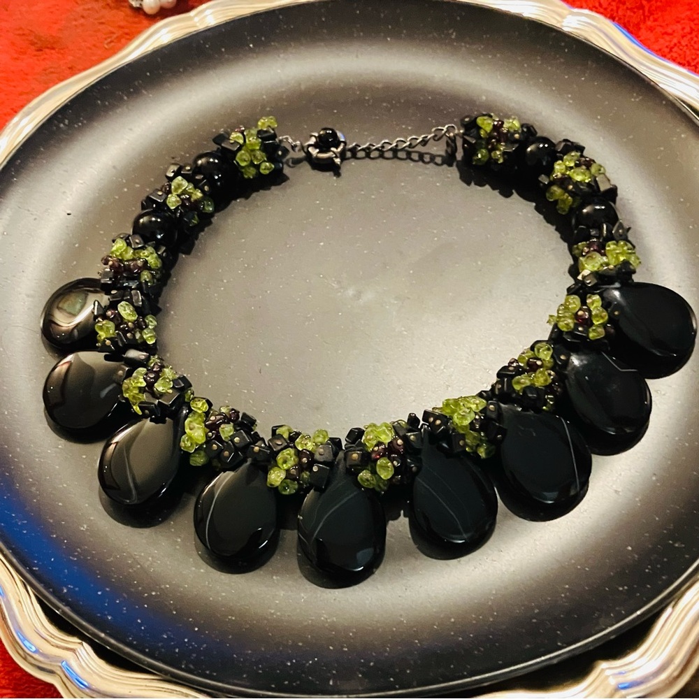 9.4 Ounces of Peridot and Onyx Chunky Statement Necklace. One of a kind. EUC. - Picture 1 of 16